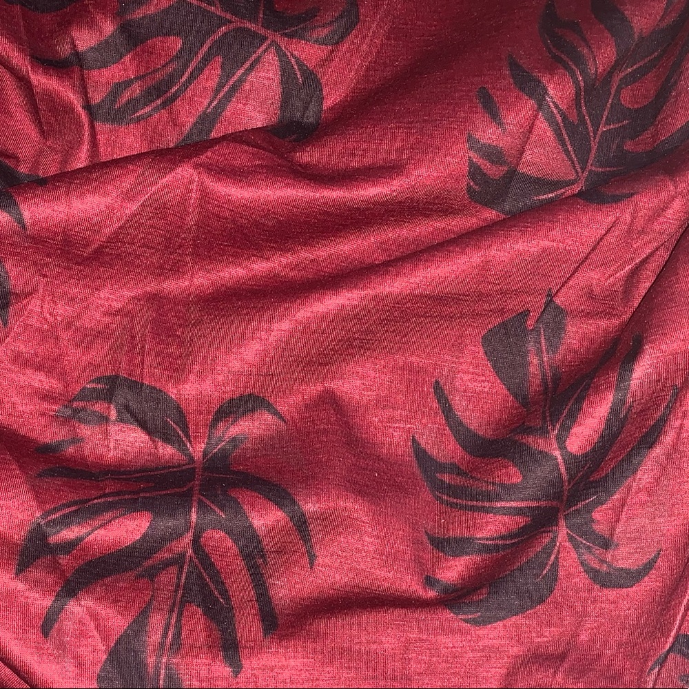 Red knotted peekaboo dress - Picture 4 of 5